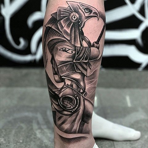 Photo du tatouage du dieu Horus