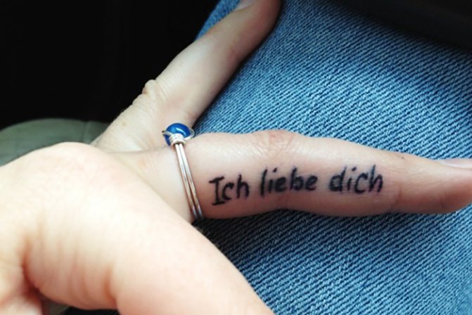 Tattoos Bedeutungsvolle Sprüche für Mädchen in Latein übersetzen in Englisch, Französisch, Italienisch