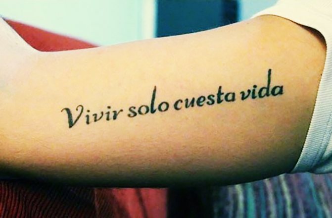 Hispaania ütlemisi tõlgitud armastuse, elu, suhete, ilu tähendus tätoveeringud