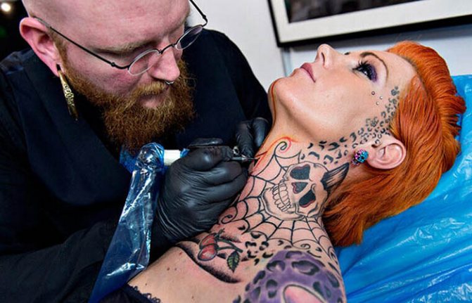 Dove fa male farsi un tatuaggio sul corpo di una ragazza?