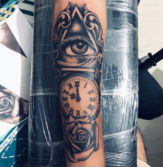 μάτι σε τατουάζ τριγώνου