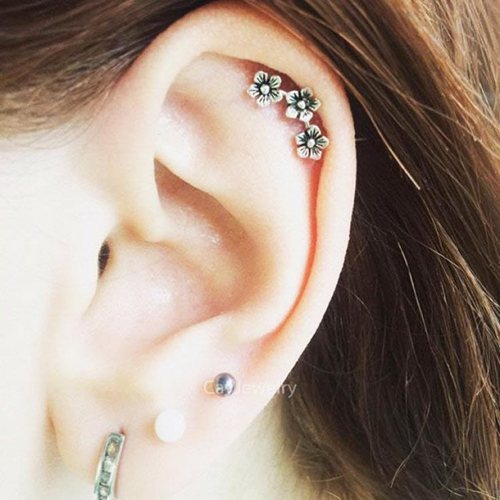 Pistolet à percer les oreilles Helix. Photos, boucles d'oreilles, comment faire, soins