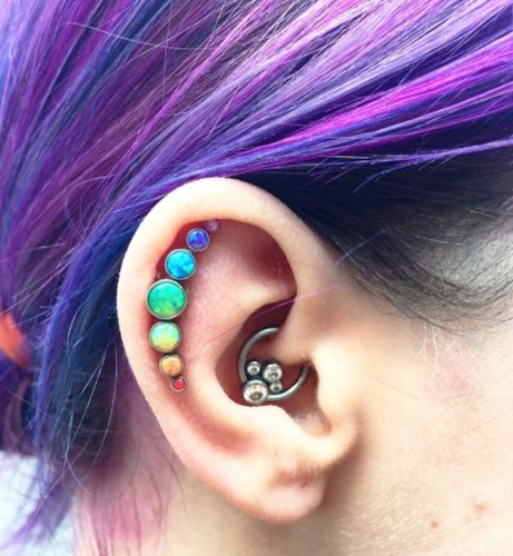 ヘリックス・イヤー・ピアス・ガン 写真、ピアス、やり方、お手入れ方法