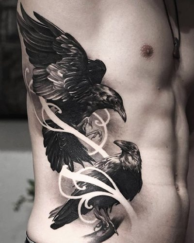 Tetování Hugin a Munin. Význam, náčrtky na zádech, ramenou, krku, paži