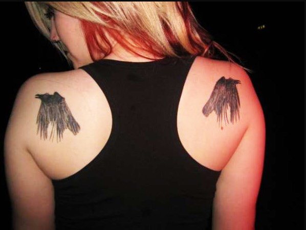 Tetování Hugin a Munin. Význam, náčrtky na zádech, ramenou, krku, paži