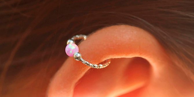 Gli ideali di bellezza adornano le loro adorabili orecchie molto belle e originali grandi orecchie flosce