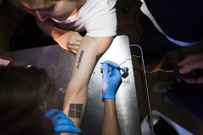 L'aiguille doit être désinfectée au préalable