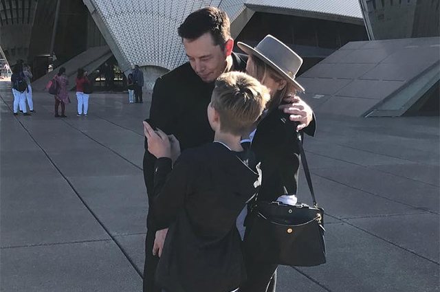 Elon Musk und Amber Heard mit dem Sohn des Ingenieurs aus erster Ehe