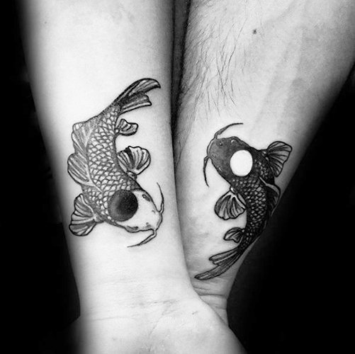 Tatouage Yin-Yang. Ce que cela signifie, des croquis sur le bras, le cou, le dos, la jambe pour les couples, les hommes, les filles. Photo
