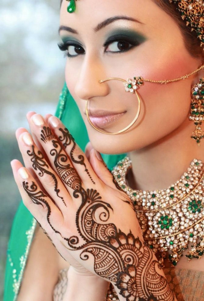 Indky si dělaly velké mehendi