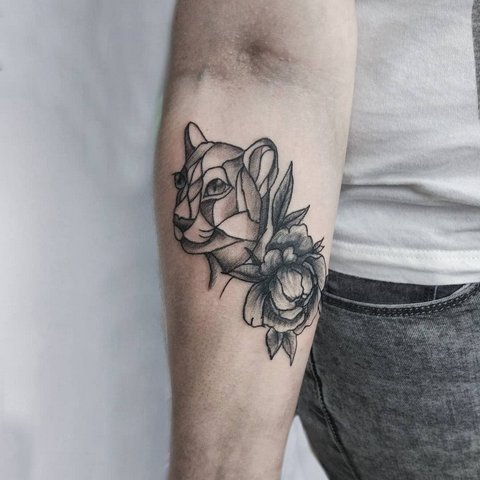 Tatuaje geométrico de pantera