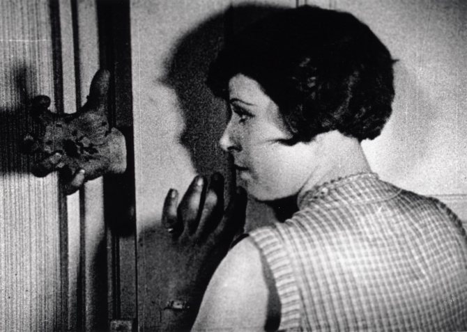 Images du film Chien andalou. Fragment 3