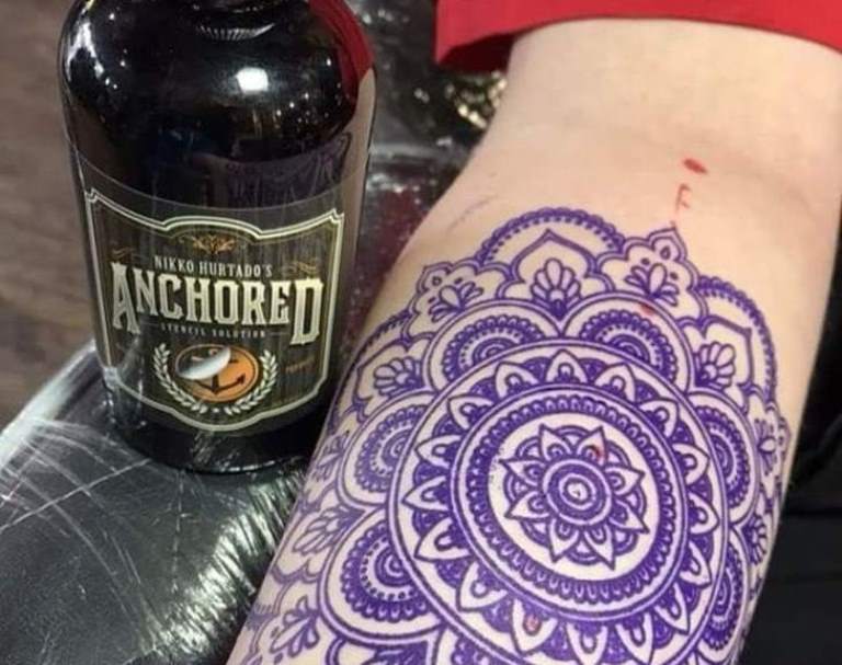 Как да прехвърлим татуировката от хартията към тялото