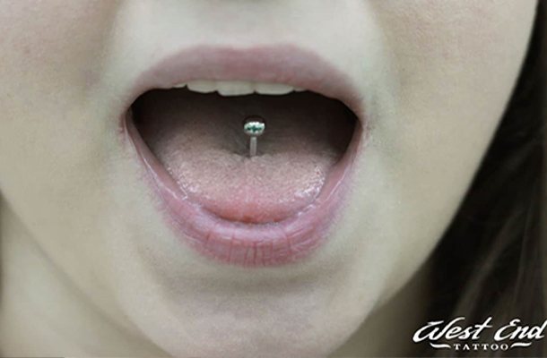 Comment gérer correctement les piercings de la langue et des lèvres ?