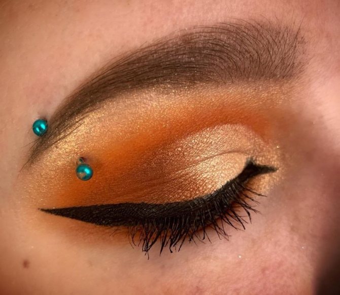 家庭でできる眉毛のピアスの開け方