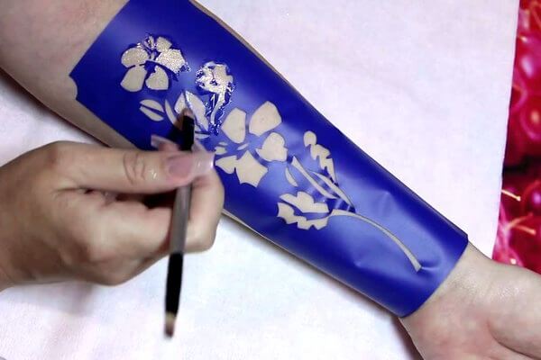 Comment faire un pochoir pour le mehendi