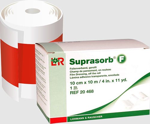 Como la cáscara de un tatuaje se desprende. Curación de tatuajes de día, foto