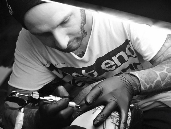 как да стана татуист