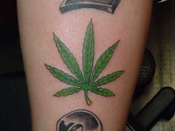 tatouage de cannabis