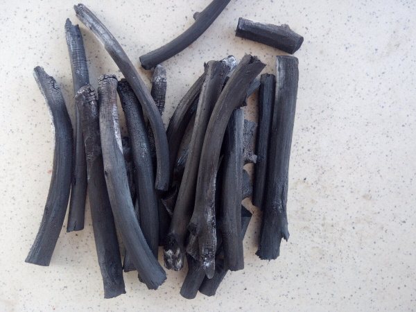 Dessin au crayon de la feuille de chanvre étape par étape