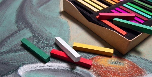 Dessin au crayon de la feuille de chanvre étape par étape