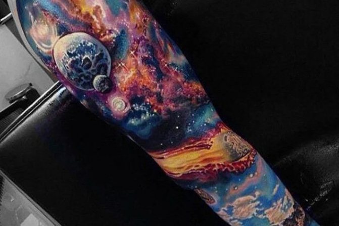 Космически мотиви