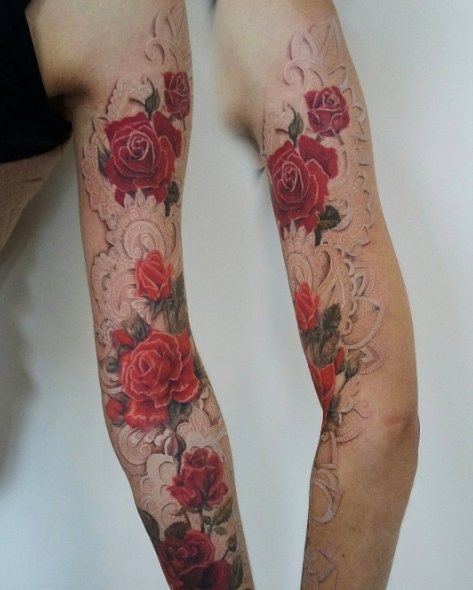 Magnifique tatouage de rose en dentelle