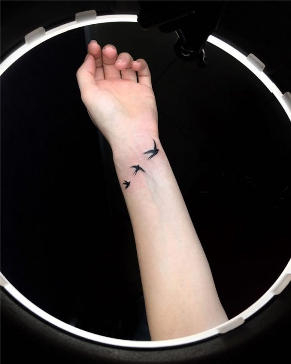 Beaux petits tatouages sur le bras des filles - meilleures idées de photos et tendances de 2021