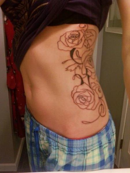 pěkné tetování na boku
