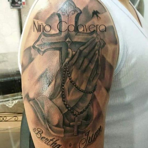 Σταυρός και προσευχόμενα χέρια