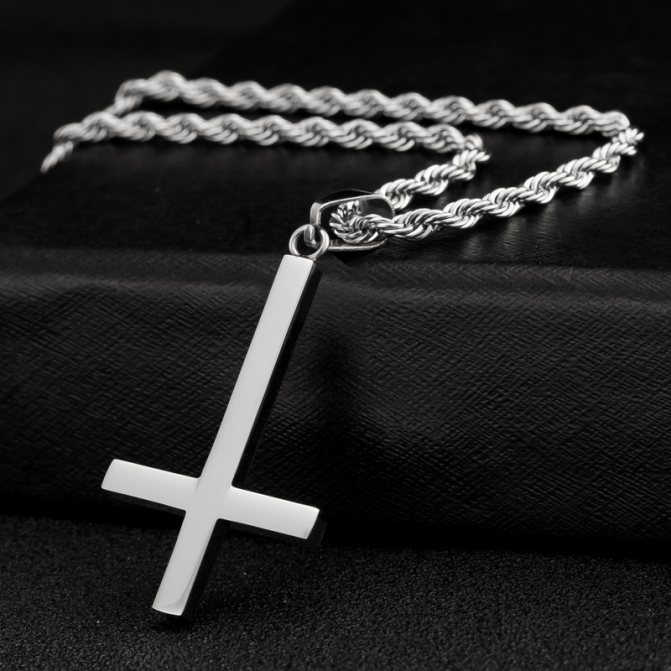 Pendant inverted cross.