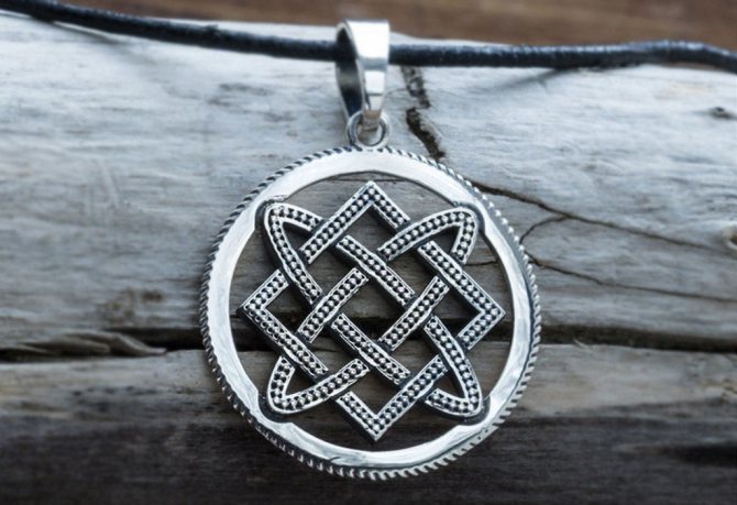 Přívěsek s hvězdou Lada