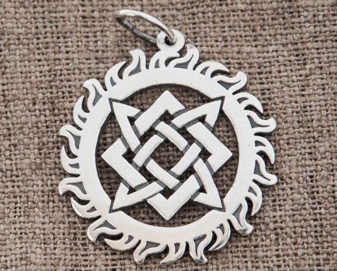 Le carré au soleil de Svarog