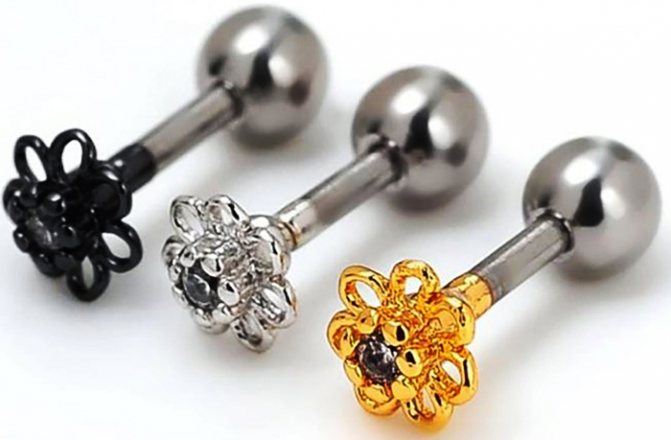 Labret dans l'oreille (boucle d'oreille, bijou de piercing). Qu'est-ce que c'est, photo, où l'acheter