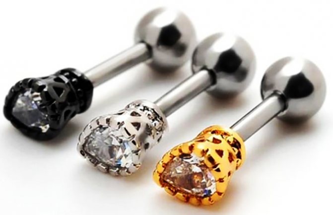 Un labret dans l'oreille (boucle d'oreille, bijou de piercing). Qu'est-ce que c'est, des photos, où l'acheter ?