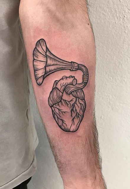 Mainwork Tattoo auf dem Unterarm