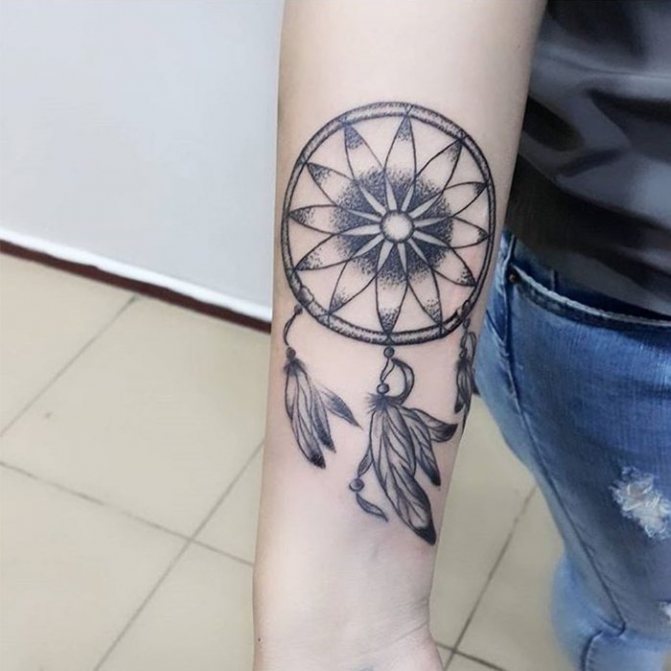 dream catcher tätoveeringu visand pintsliga