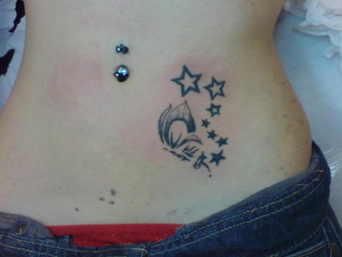 Petit tatouage avec des étoiles