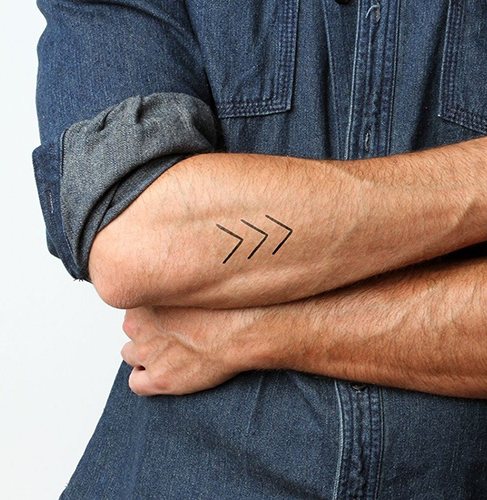 Petits tatouages pour les hommes. Croquis, photos
