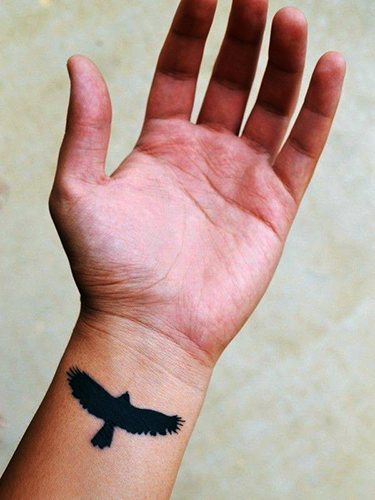 Petits tatouages pour les hommes. Croquis, photos