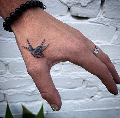 Petits tatouages pour les hommes. Croquis, photos
