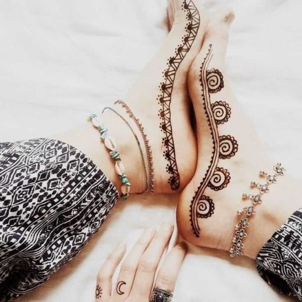 Mehendi Abstraction sur les pieds