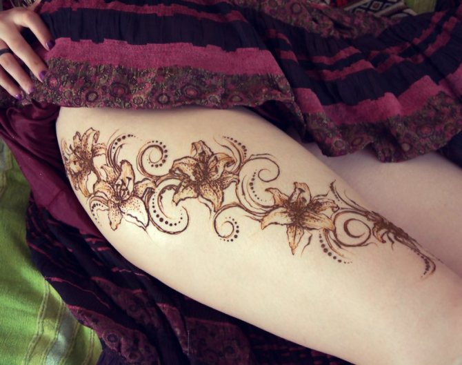 mehendi sur la cuisse