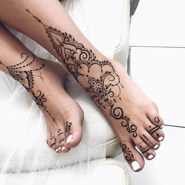 Mehendi sur les pieds
