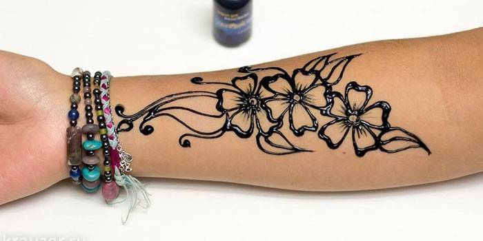 Mehendi στο χέρι