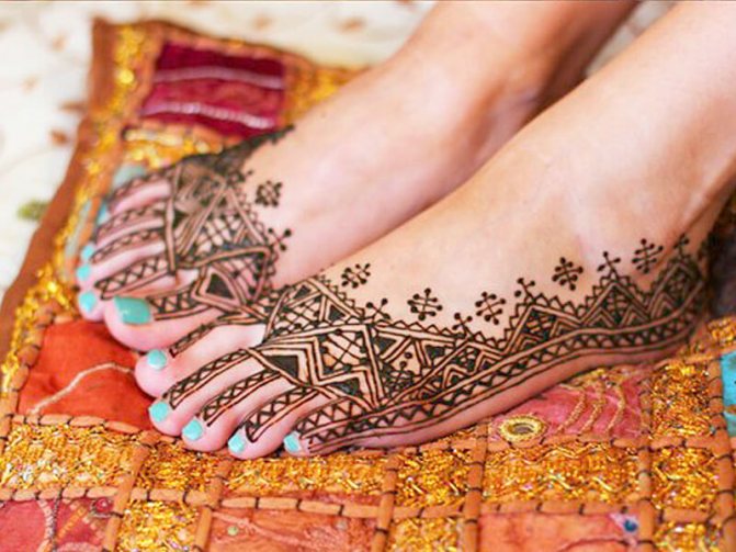 mehendi on foot