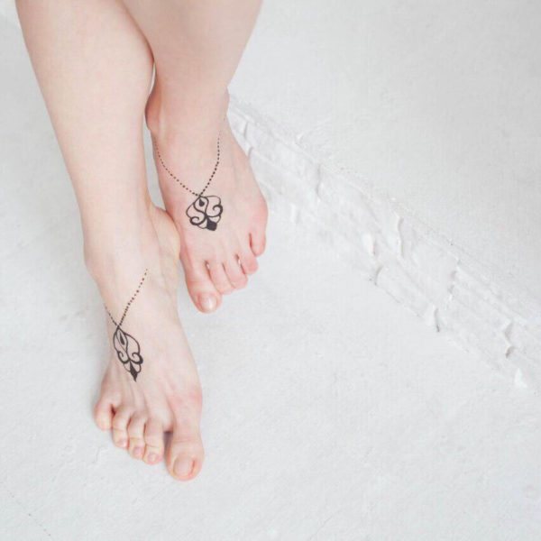 Pendentif Mehendi sur les pieds