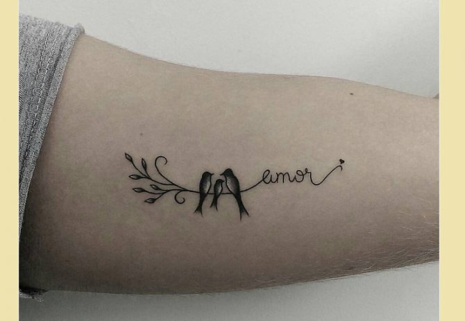 мини семейна татуировка