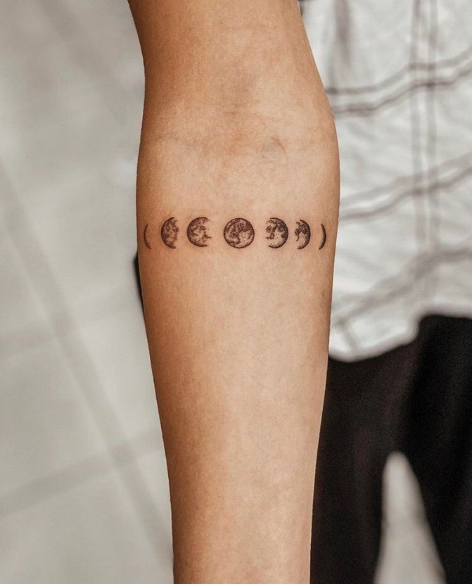 Tatouages masculins à la mode 2021-2022 : quelles tailles choisir, quels sont les meilleurs motifs et quels sont les endroits à tatouer ?