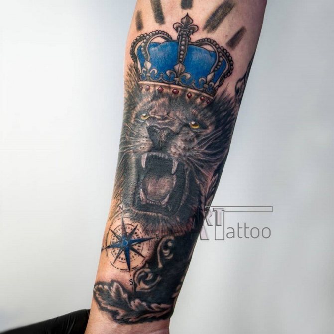 Tatouages masculins à la mode 2021-2022 : quelles tailles choisir, quels sont les meilleurs motifs et quels sont les endroits à tatouer ?